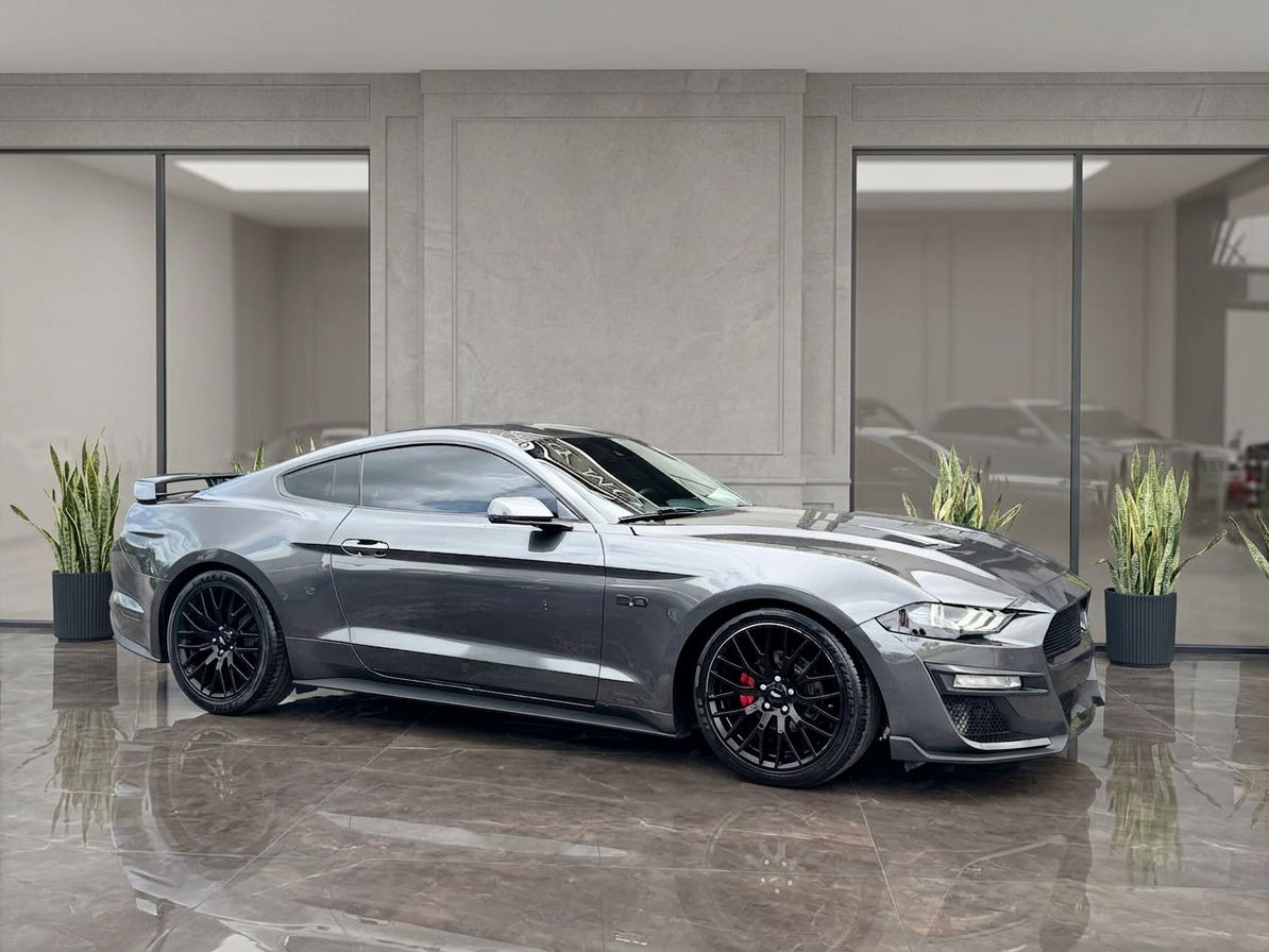 2019 Ford Mustang — photo 2