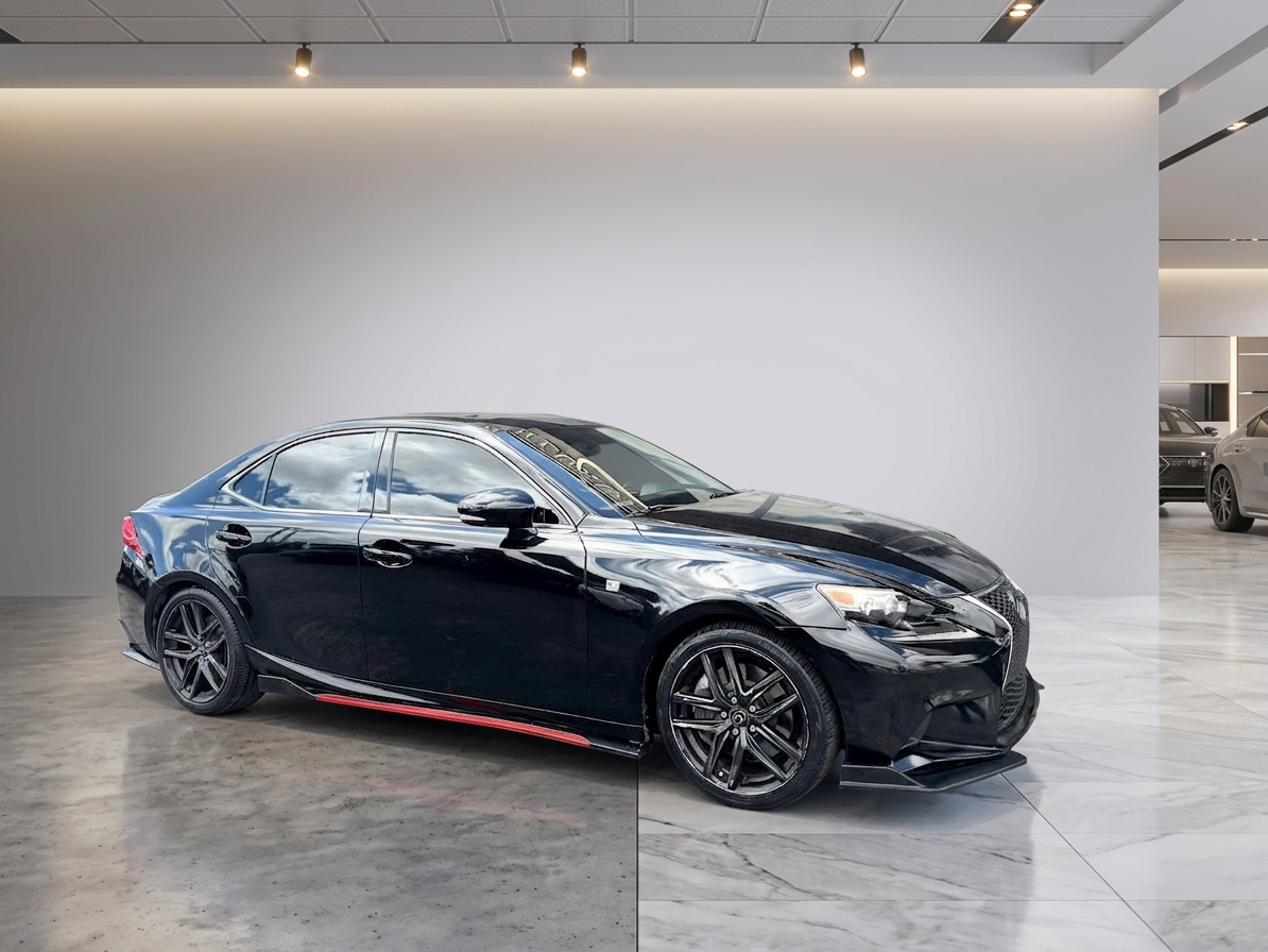 2016 Lexus IS — photo 2