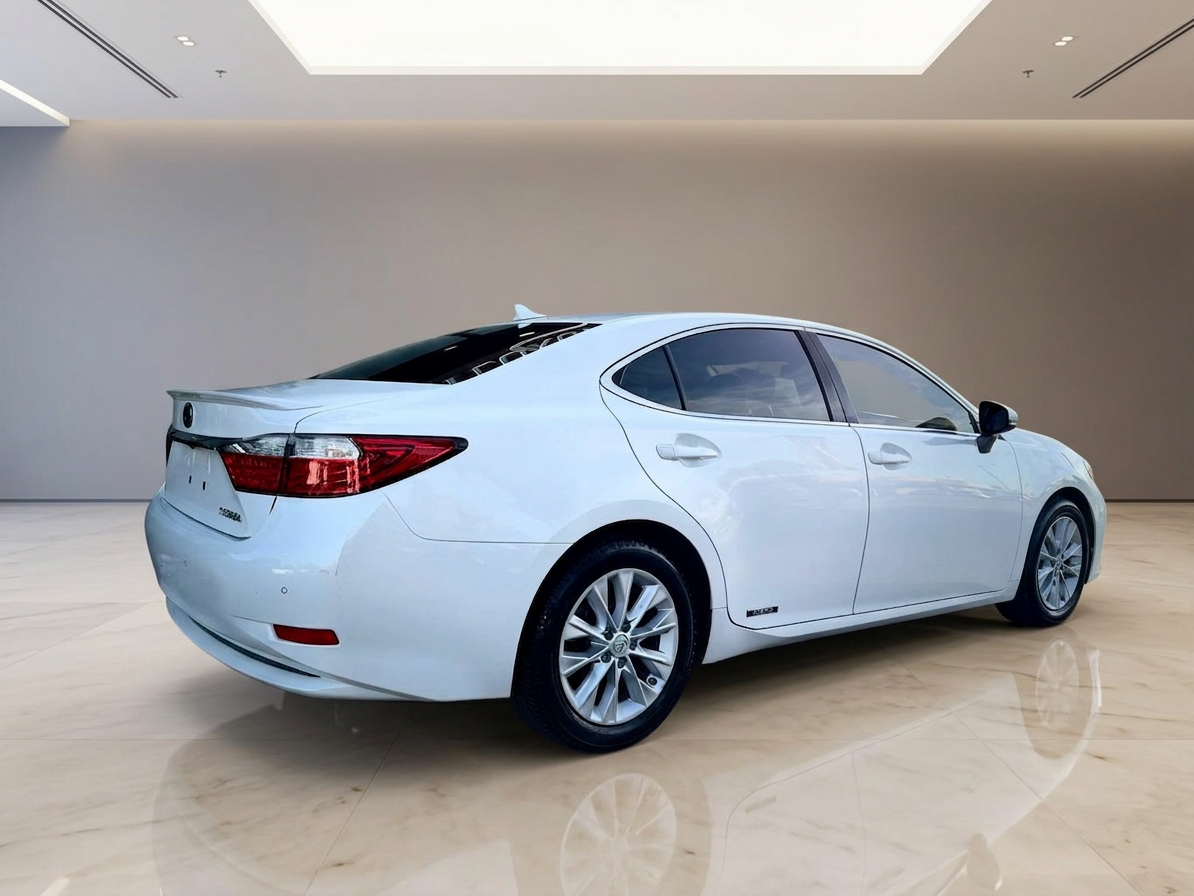 2013 Lexus ES — photo 12