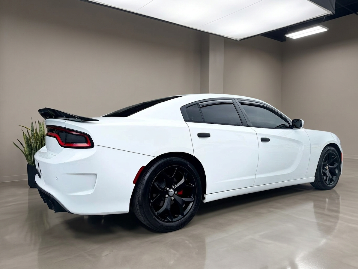 2015 Dodge Charger — photo 12