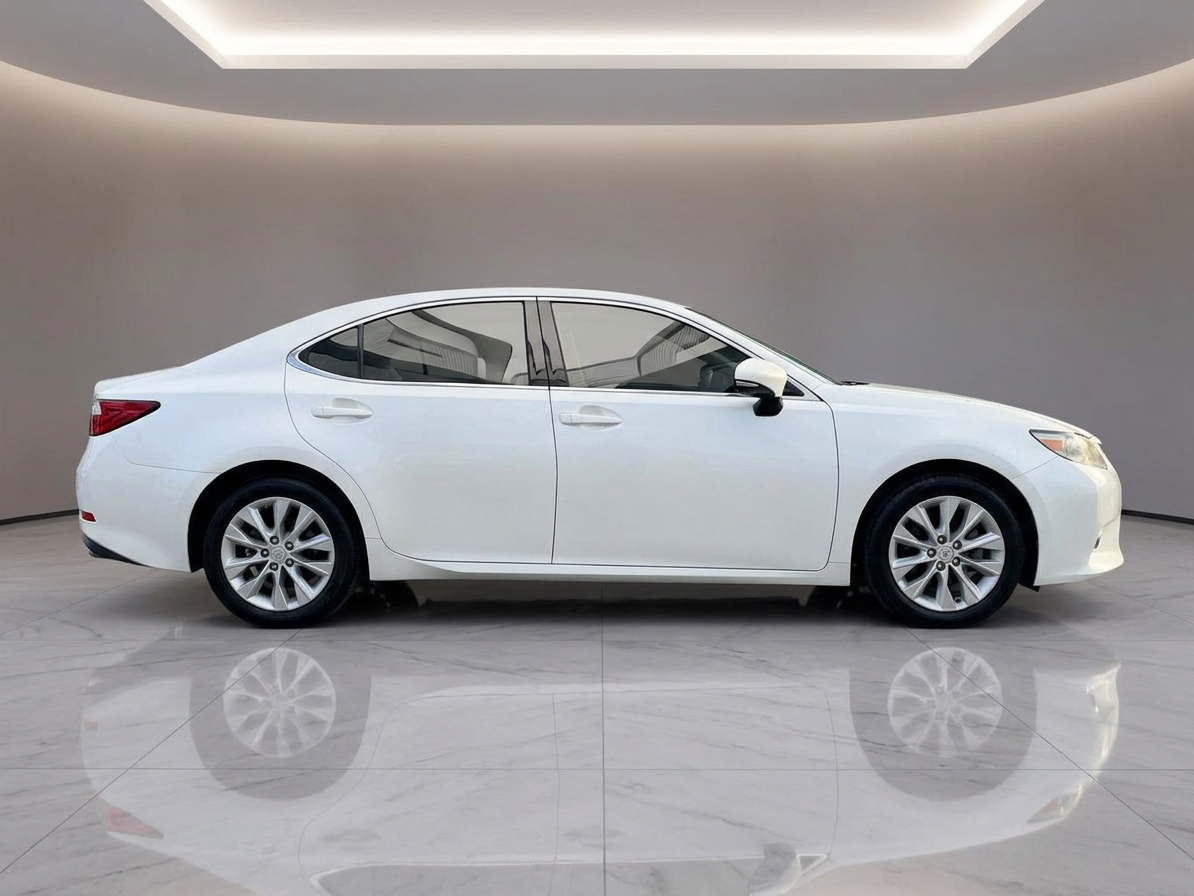 2013 Lexus ES — photo 15