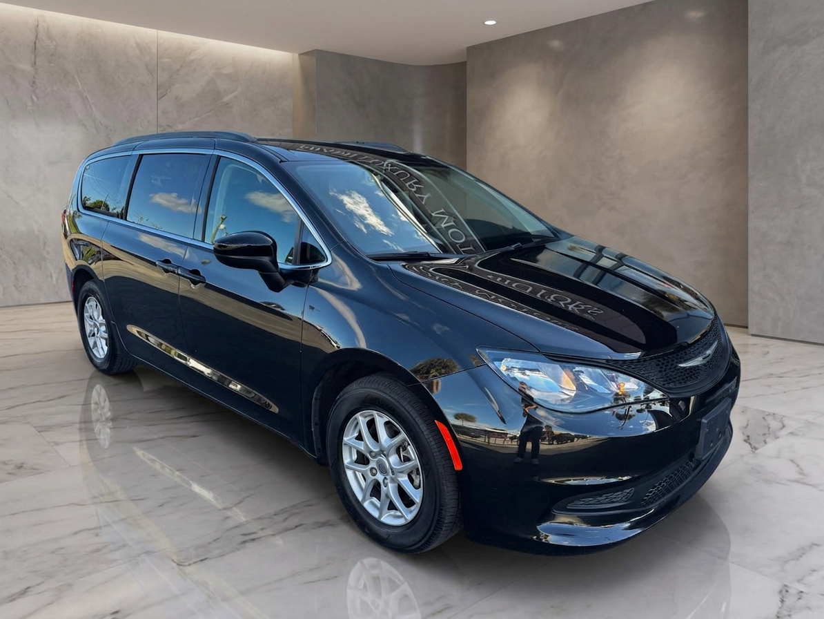 2024 Chrysler Voyager — photo 3