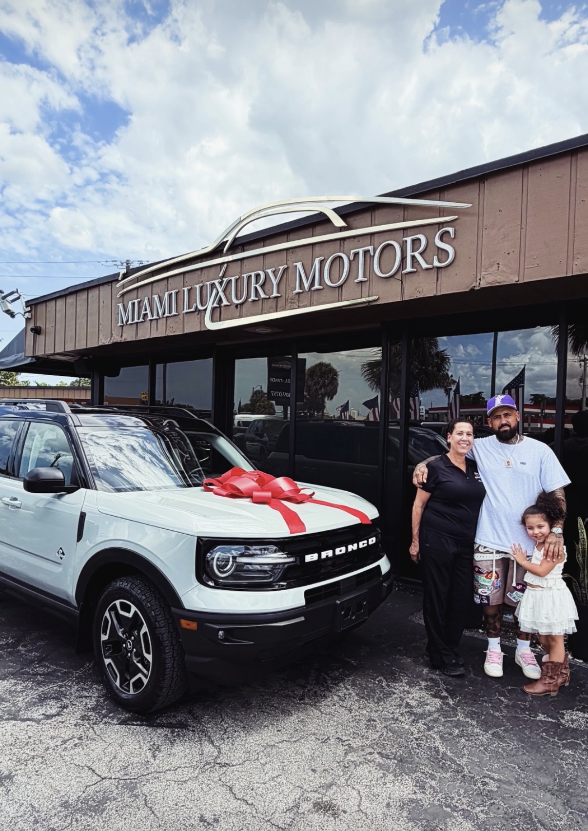 Marcos R. with their Ford Bronco Sport