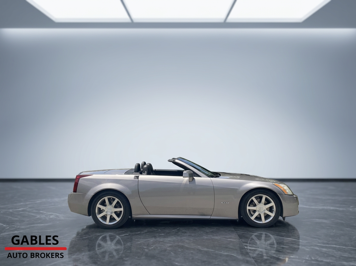 2005 Cadillac XLR — photo 2