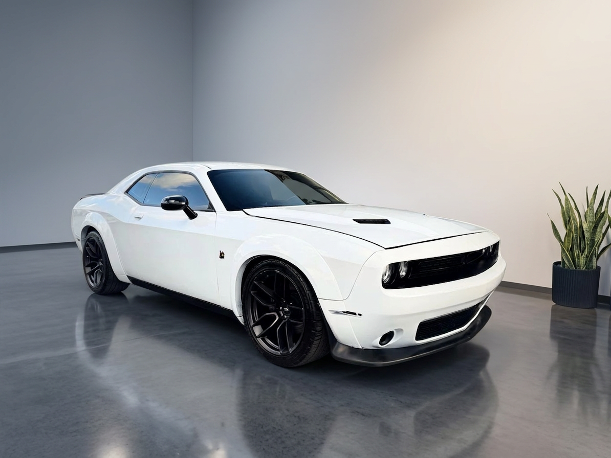 2020 Dodge Challenger — photo 2