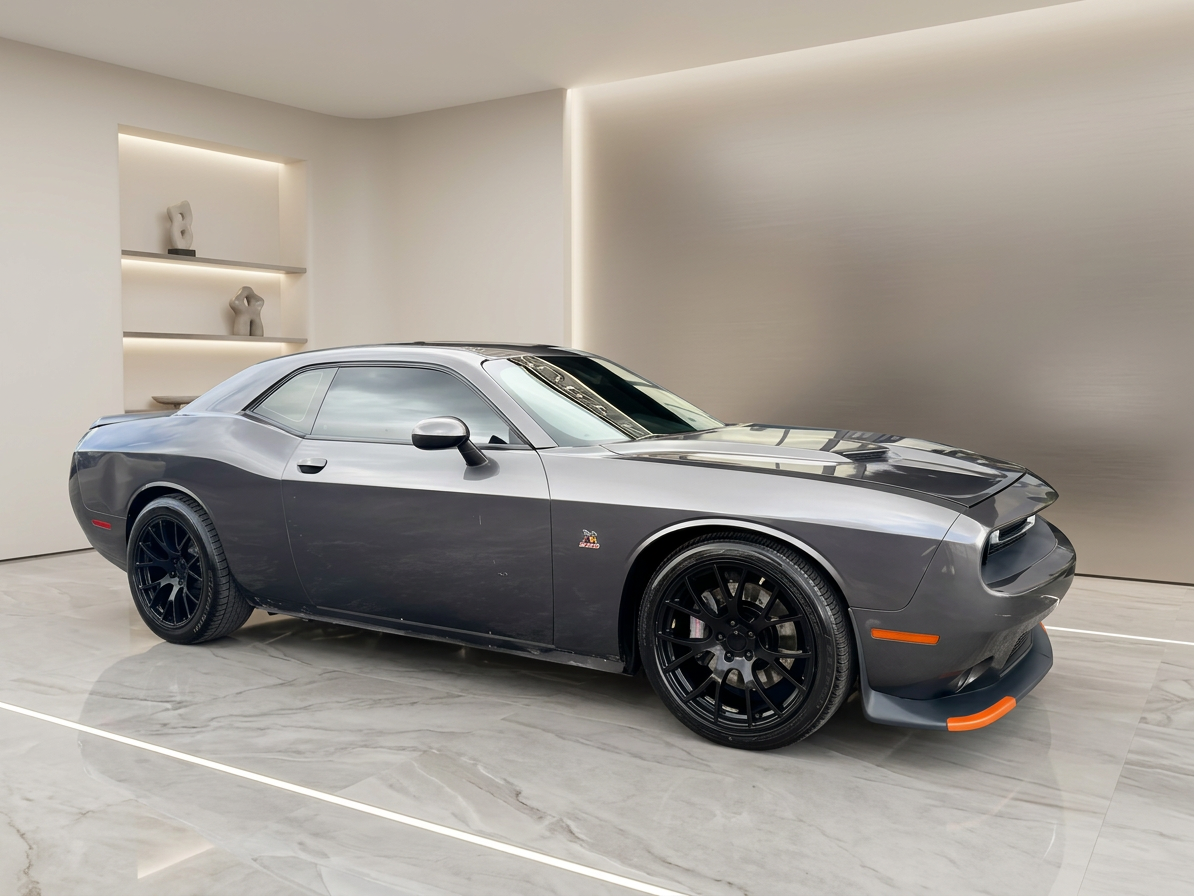 2015 Dodge Challenger — photo 2