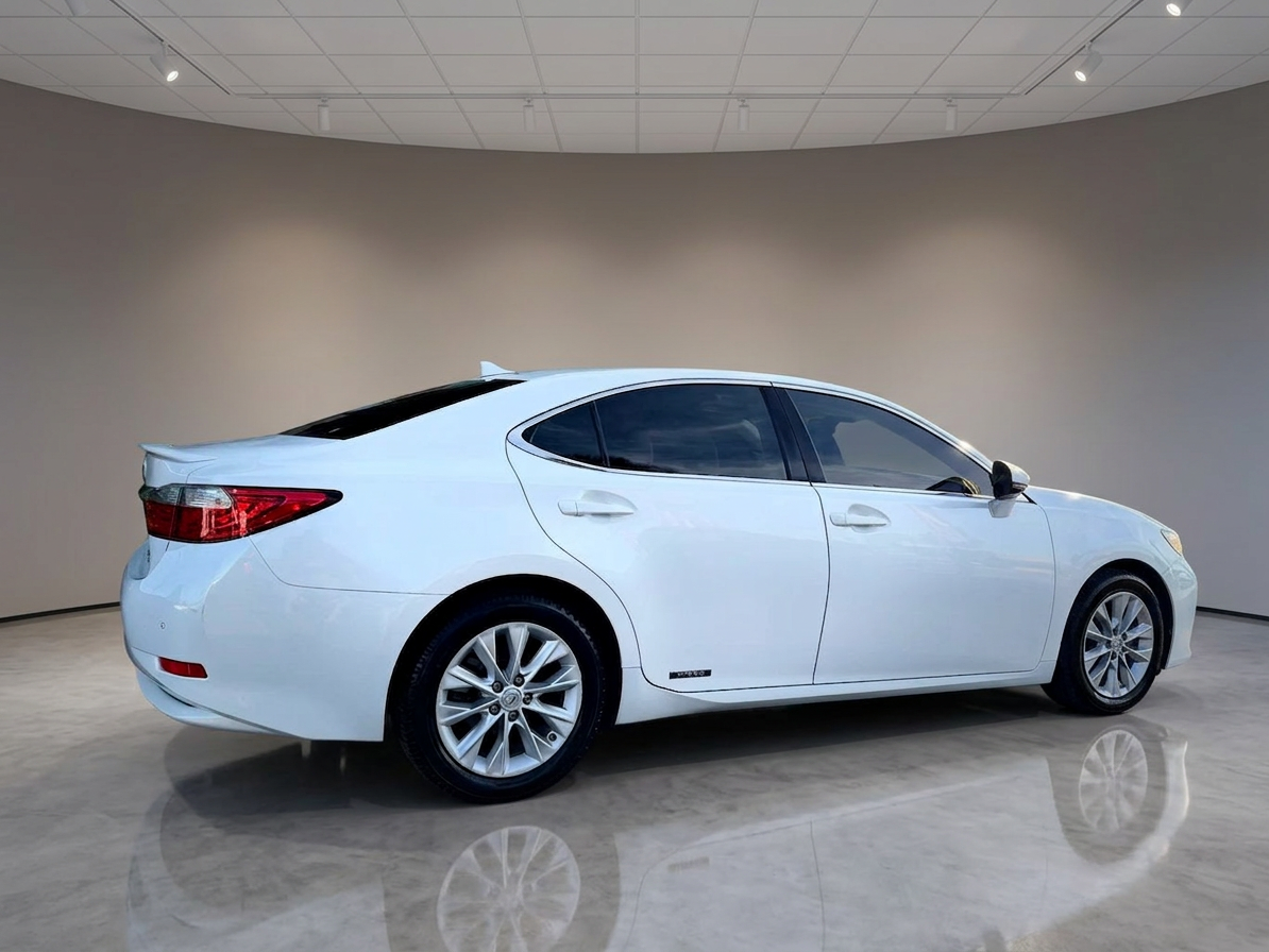 2013 Lexus ES — photo 13